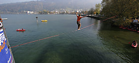 Highline von Sportler in Bregenz