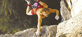 Fight Gravity: Kurt Albert mit starken Bilder in Bozen