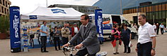 B&uuml;rgermeister von Meran ist mit E-Bike unterwegs
