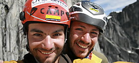 Rieglerbrothers lehren dem Pinguin das Fliegen