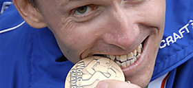Sportlermitarbeiter gewinnt Bronzemedaille bei Weltmeisterschaften