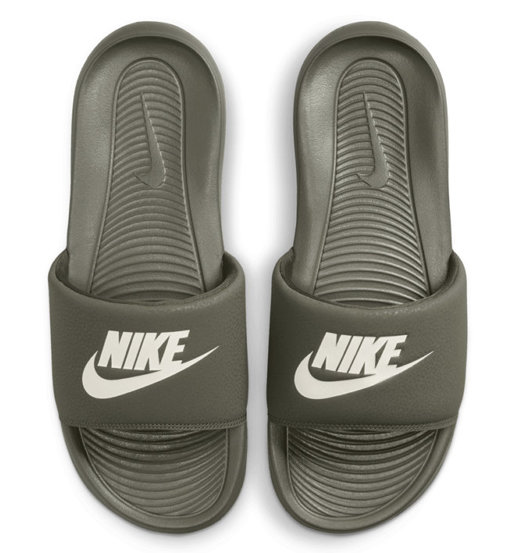 Nike Victori One: Ciabatte Sportive per il Recupero