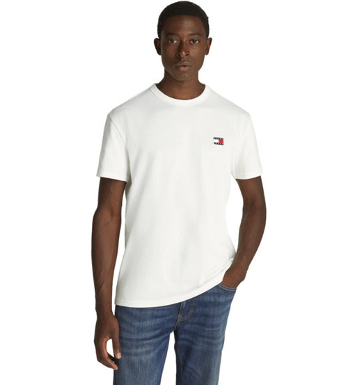 T-Shirt Tommy Jeans TJM Badge: Stile e Comfort per il Tempo Libero